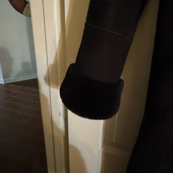 Marc New York Women's Black Genuine Shearling coat. - Picture 4 of 6